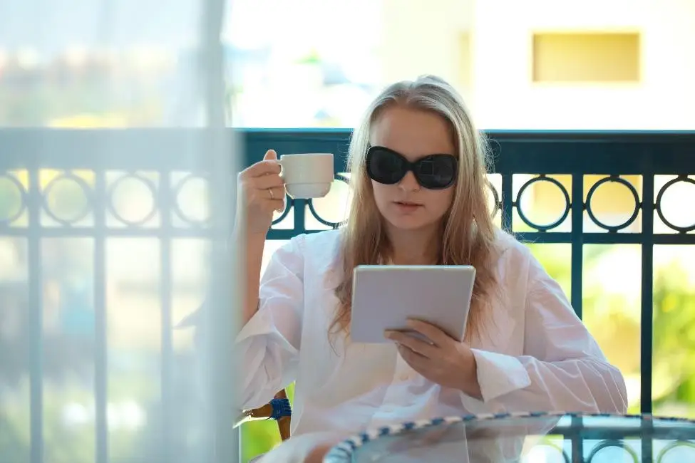 How to exceed guests’ expectations with the right hospitality communication solution / Azentro / Voice Vision Data