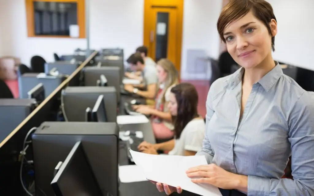 How IP telephony supports school communication and administrative staff / Azentro / Voice Vision Data