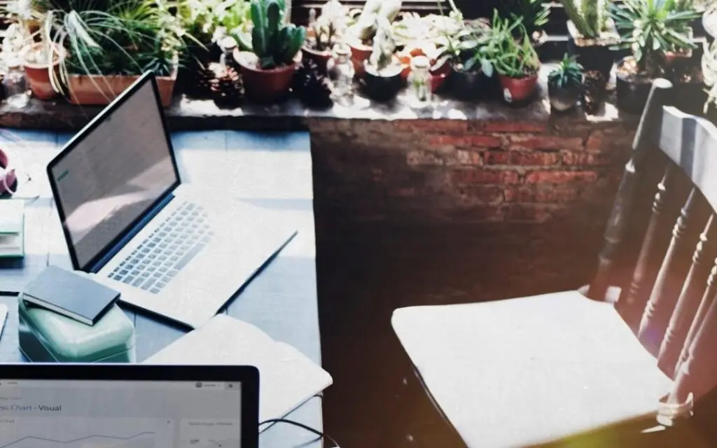 Become a contact centre employer of choice – agents anywhere / Azentro / Voice Vision Data