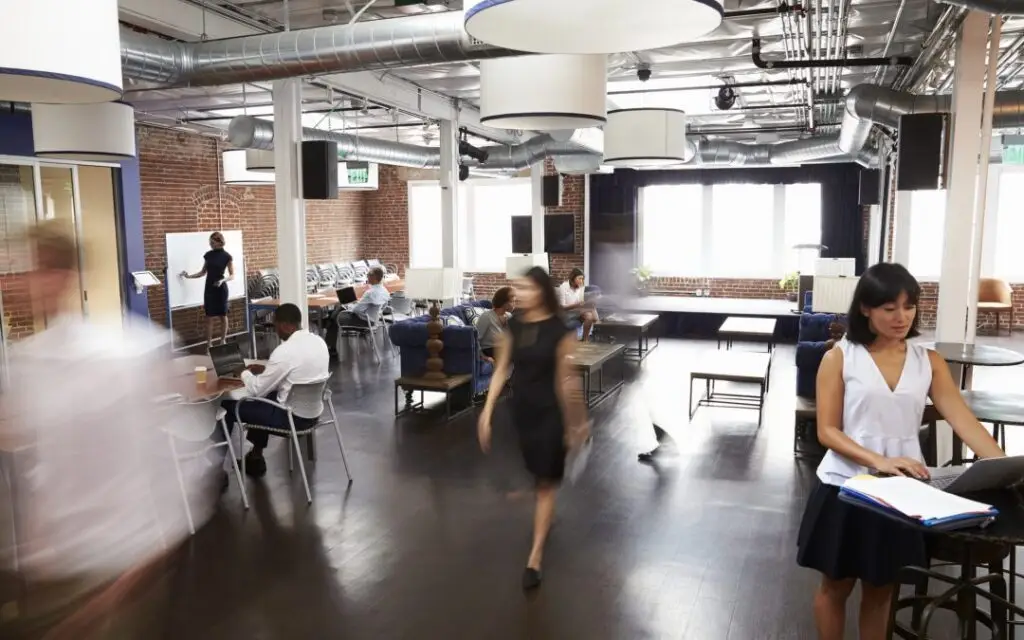 Next-generation workplaces – communication technology of the future / Azentro / Voice Vision Data