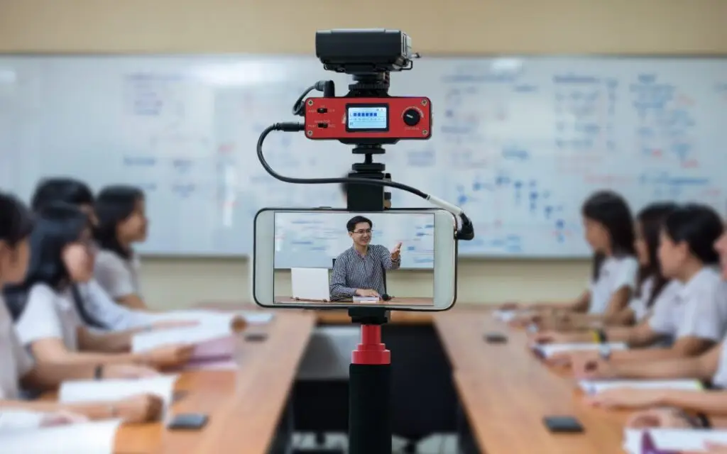 Cost efficiencies of Voice over IP (VoIP) in schools / Azentro / Voice Vision Data
