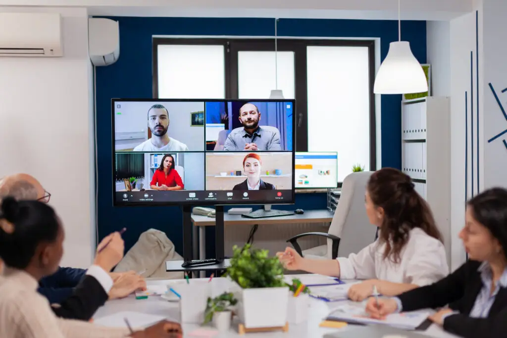 Mastering the Hybrid Work Model with UC&C - Hexicor blog